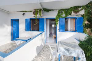 Family room terrace