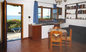 Small studio 102