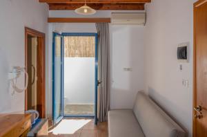 Double room with attached bathroom - The single room at the back